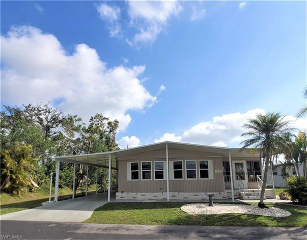 799 Roses Ln, North Fort Myers, FL 33917