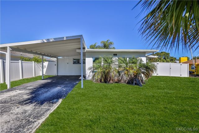 3387 Minnow Creek Dr, Hernando Beach, FL 34607