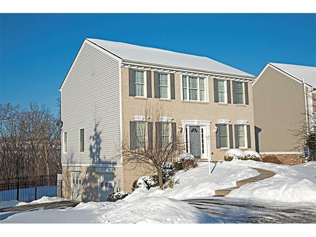 146 Foxchase Dr, Canonsburg, PA 15317