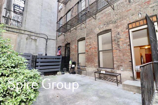 814 10th Ave #1B, New York, NY 10019