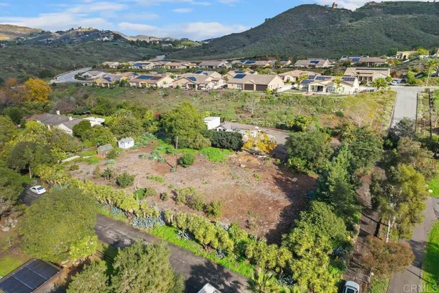 2360 Lone Oak Ln, Vista, CA 92084