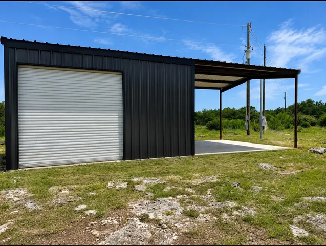 300 Live Oak Hills Ct, San Marcos, TX 78666