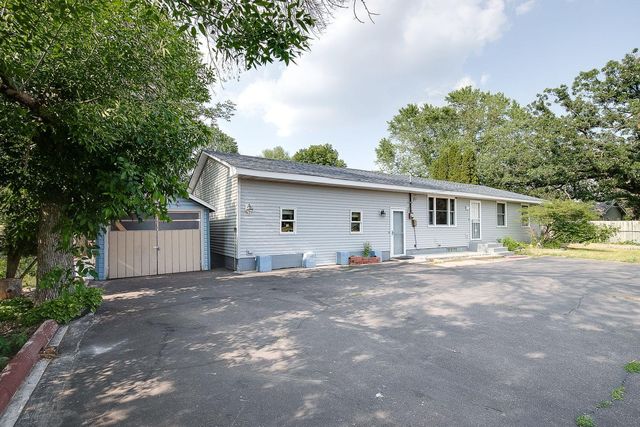 1519 County Road C E, Maplewood, MN 55109