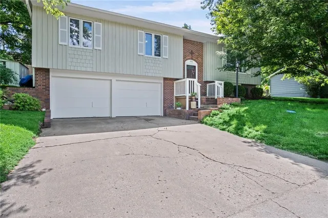 108 Westside Dr, Atchison, KS 66002