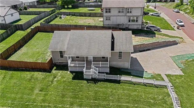 717 S  5th St, Atchison, KS 66002