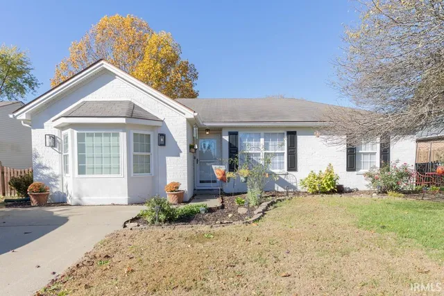 1719 Seasons Ridge Blvd, Evansville, IN 47715