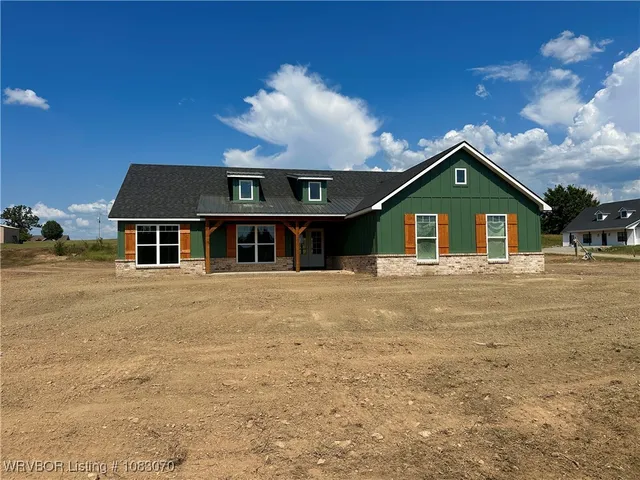 211 Blackstone Dr, Wister, OK 74966