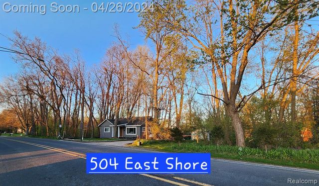 504 E  Shore Dr, Whitmore Lake, MI 48189