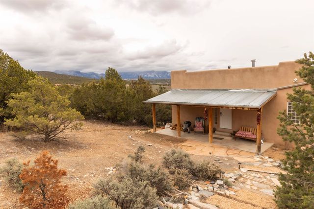 38 Tres Lomas Arroyo, El Prado, NM 87529