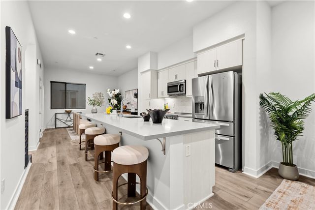 255 Elm Ave, Long Beach, CA 90802
