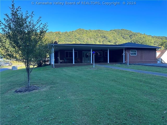 92 Airport Rd, Chapmanville, WV 25508