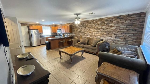 1897 W  Stone St, Fayetteville, AR 72701