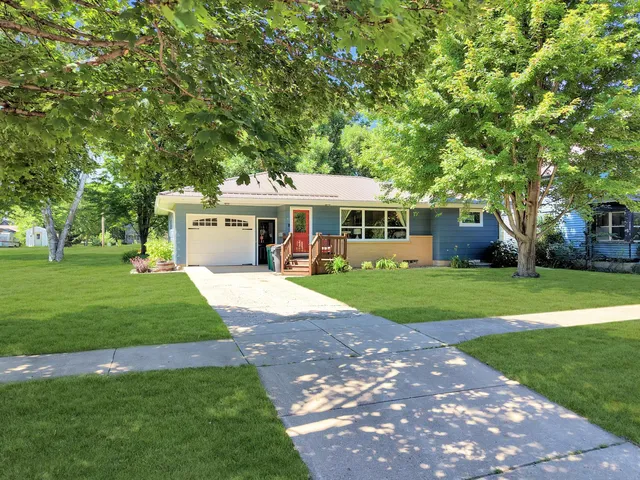 71 Rowland St, Tracy, MN 56175