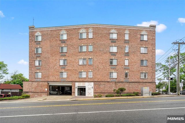 399 11th St #206, Palisades Park, NJ 07650
