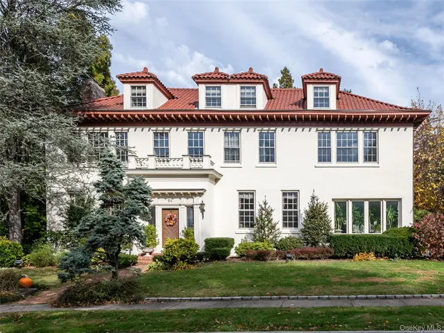 64 Plandome Court, Manhasset, NY 11030