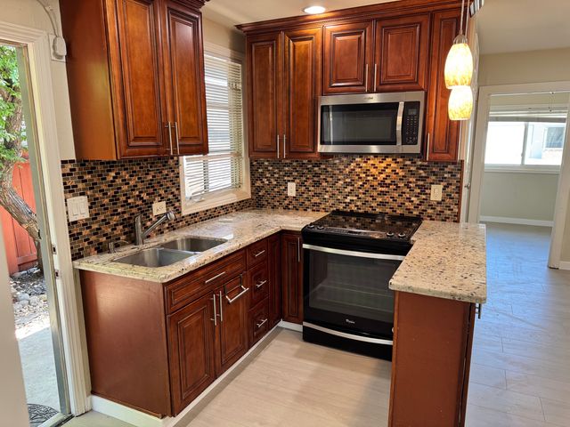 3218 Windsor Pl #B, Concord, CA 94518