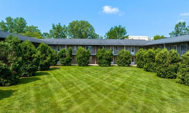 8500 Brooke Park Dr #2424108, Canton, MI 48187