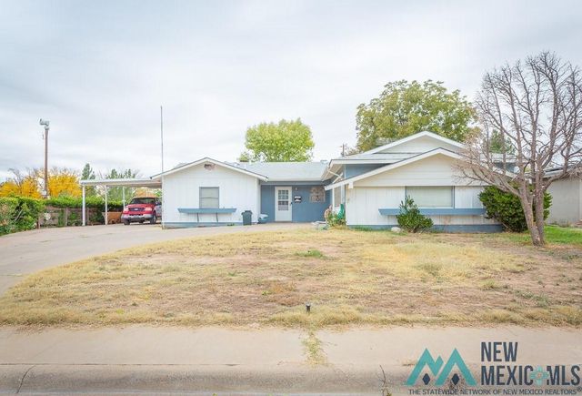 3300 Trailing Heart Rd, Roswell, NM 88201
