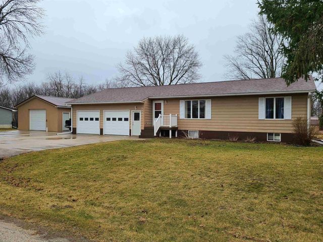 408 Van Daele St, Fairbank, IA 50629