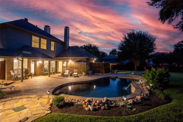 8809 Hedge Row Ct, North Richland Hills, TX 76182