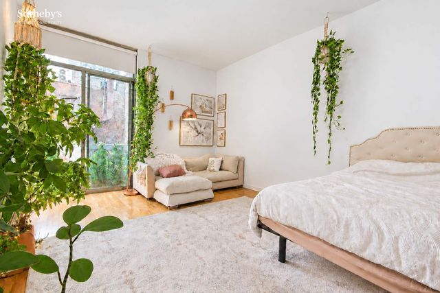 184 Thompson St #4B, New York, NY 10012