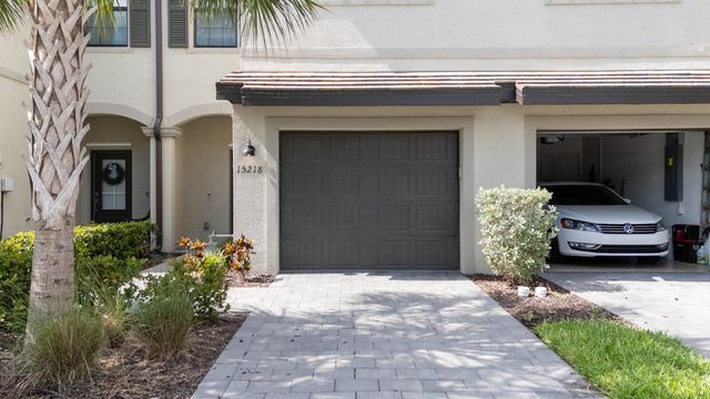 15218 Sunny Day Dr, Bradenton, FL 34211