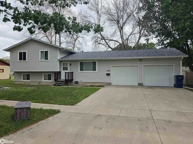 1620 E  Elm St, Algona, IA 50511