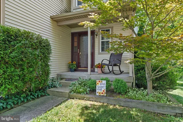 128 Sandhurst Dr, Mount Laurel, NJ 08054