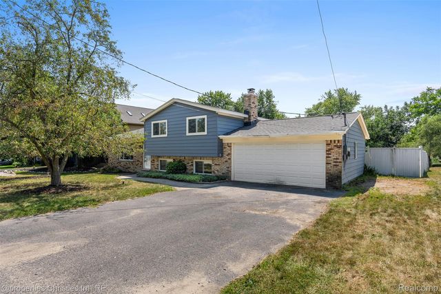4881 Greer Rd, West Bloomfield, MI 48324