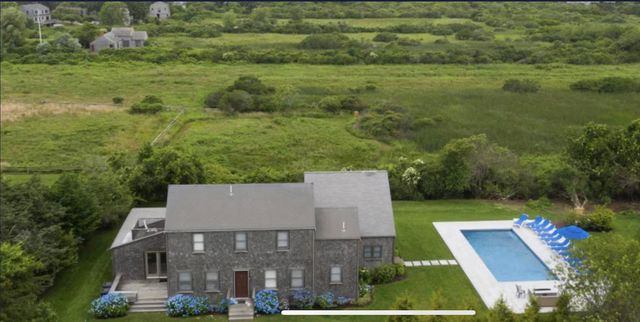 18 Meadow Ln, Nantucket, MA 02554