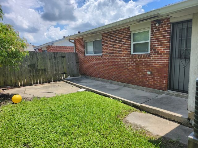 4751 Lynhuber Dr, New Orleans, LA 70126