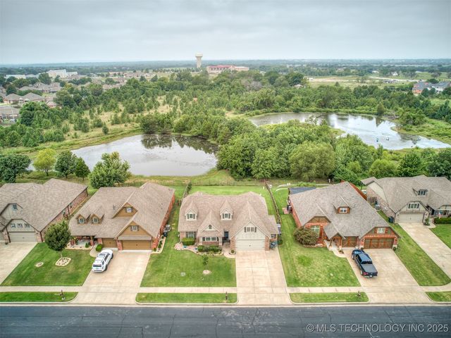 10536 N  117th East Ave, Owasso, OK 74055
