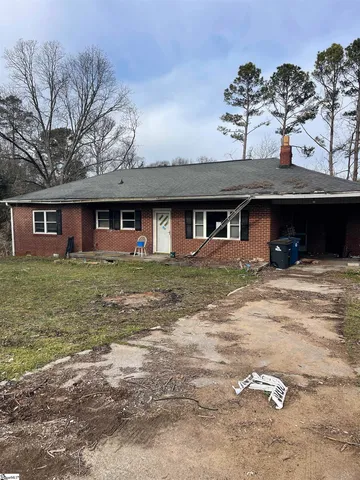 4 Oak St, Ware Shoals, SC 29692