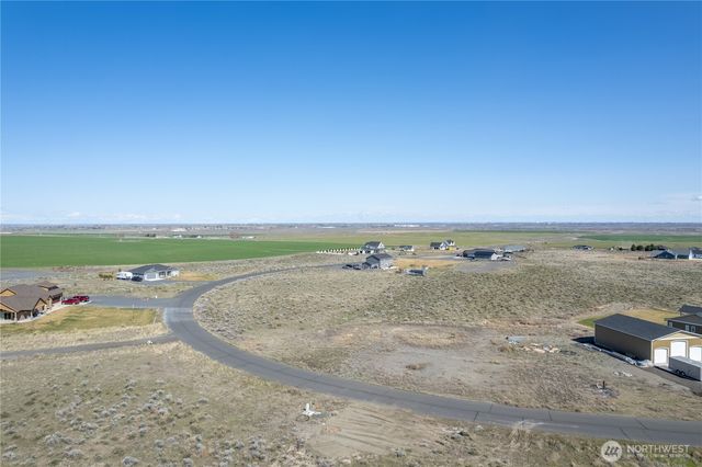 595 SE Desert Hills Loop, Moses Lake, WA 98837