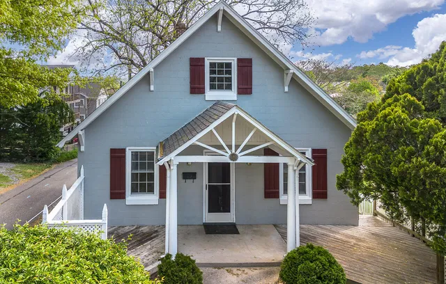 110 E  McDowell St, Lexington, VA 24450