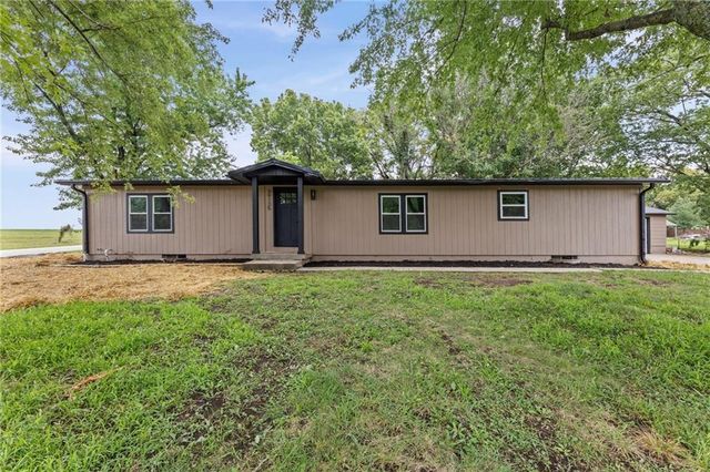 39135 Plum Creek Rd, Osawatomie, KS 66064