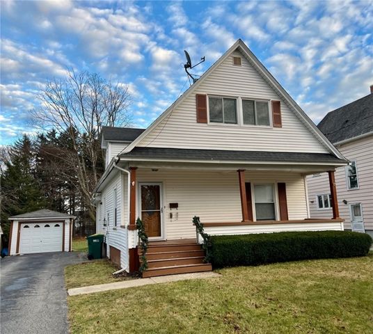 48 Benedict St, Perry, NY 14530
