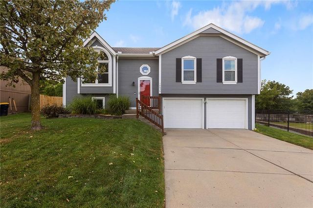 10636 N  Holmes St, Kansas City, MO 64155