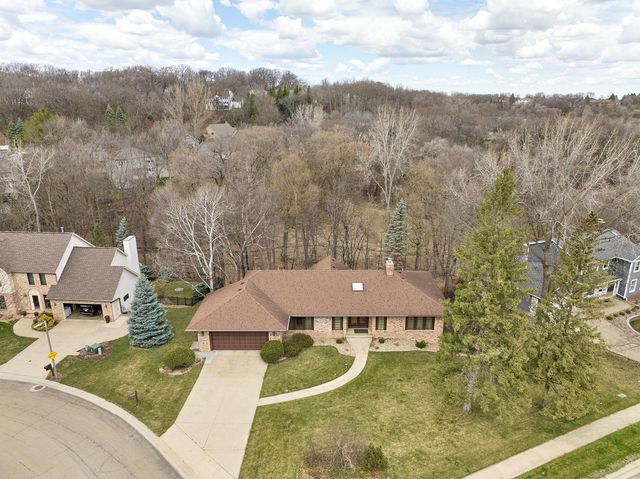 1386 Woodland Dr SW, Rochester, MN 55902