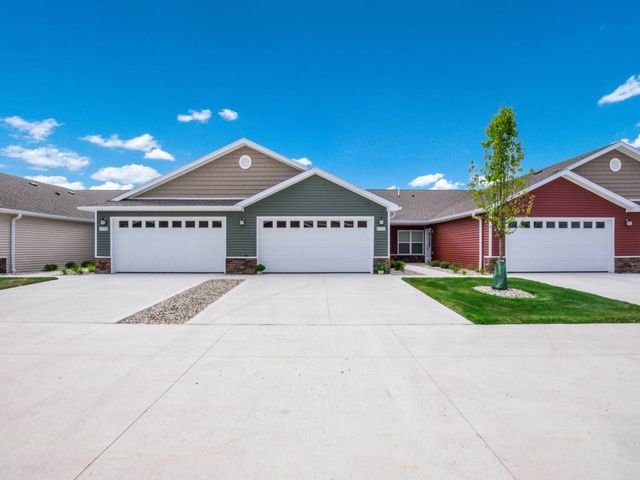 155 7th Ave #372P, Chardon, OH 44024