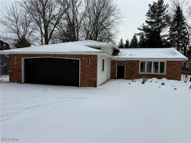 16667 Drake Rd, Strongsville, OH 44136