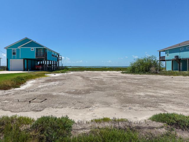 74 Newcomb Beach Loop, Rockport, TX 78382