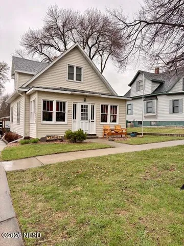 511 3rd St NW, Watertown, SD 57201