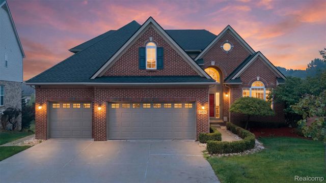 16928 Boulder Dr, Northville, MI 48168