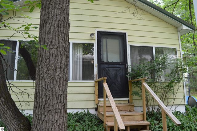 262 E  Bear Lake Rd NE, Kalkaska, MI 49646