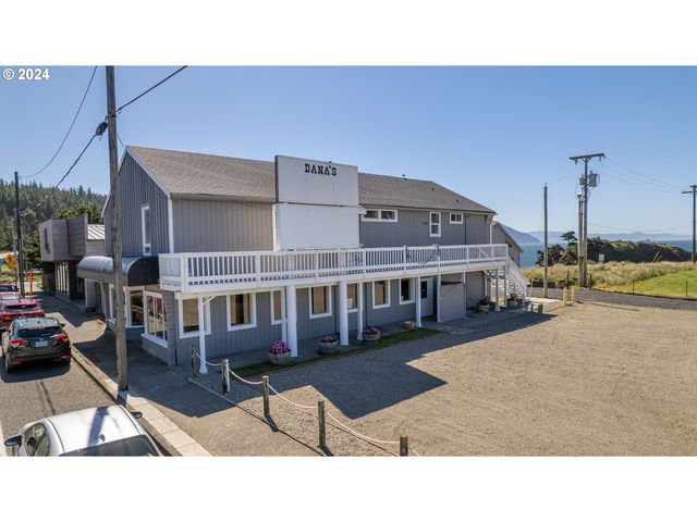 267 6th St, Port Orford, OR 97465
