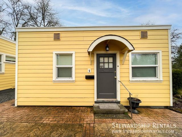 2024 Emerald St #1, Eugene, OR 97403
