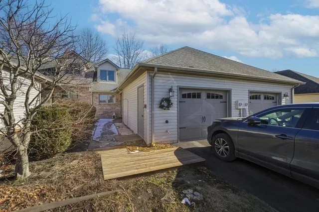 321 Ridgewood Dr, Beaver, WV 25813