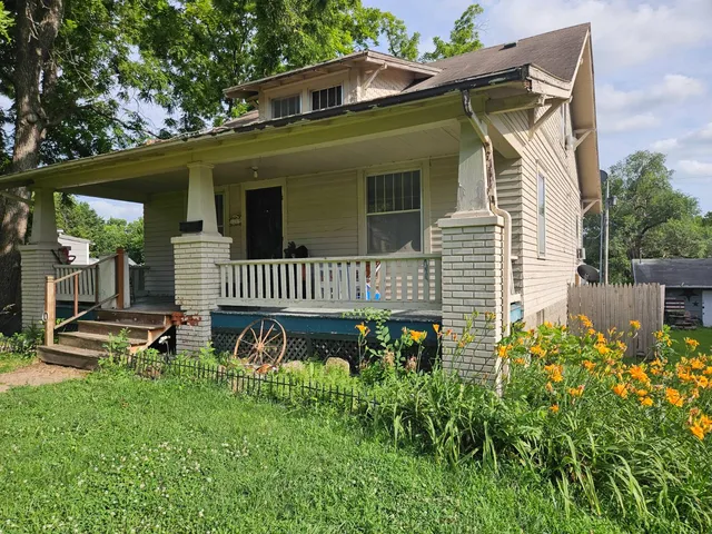 1207 Laramie St, Marysville, KS 66508