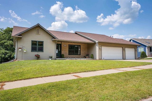 2201 Winfield Drive, Reedsburg, WI 53959